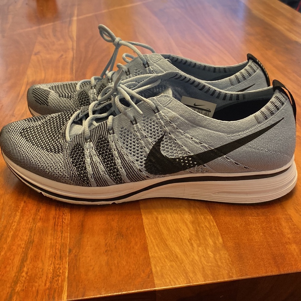 Nike FlyKnit trainer